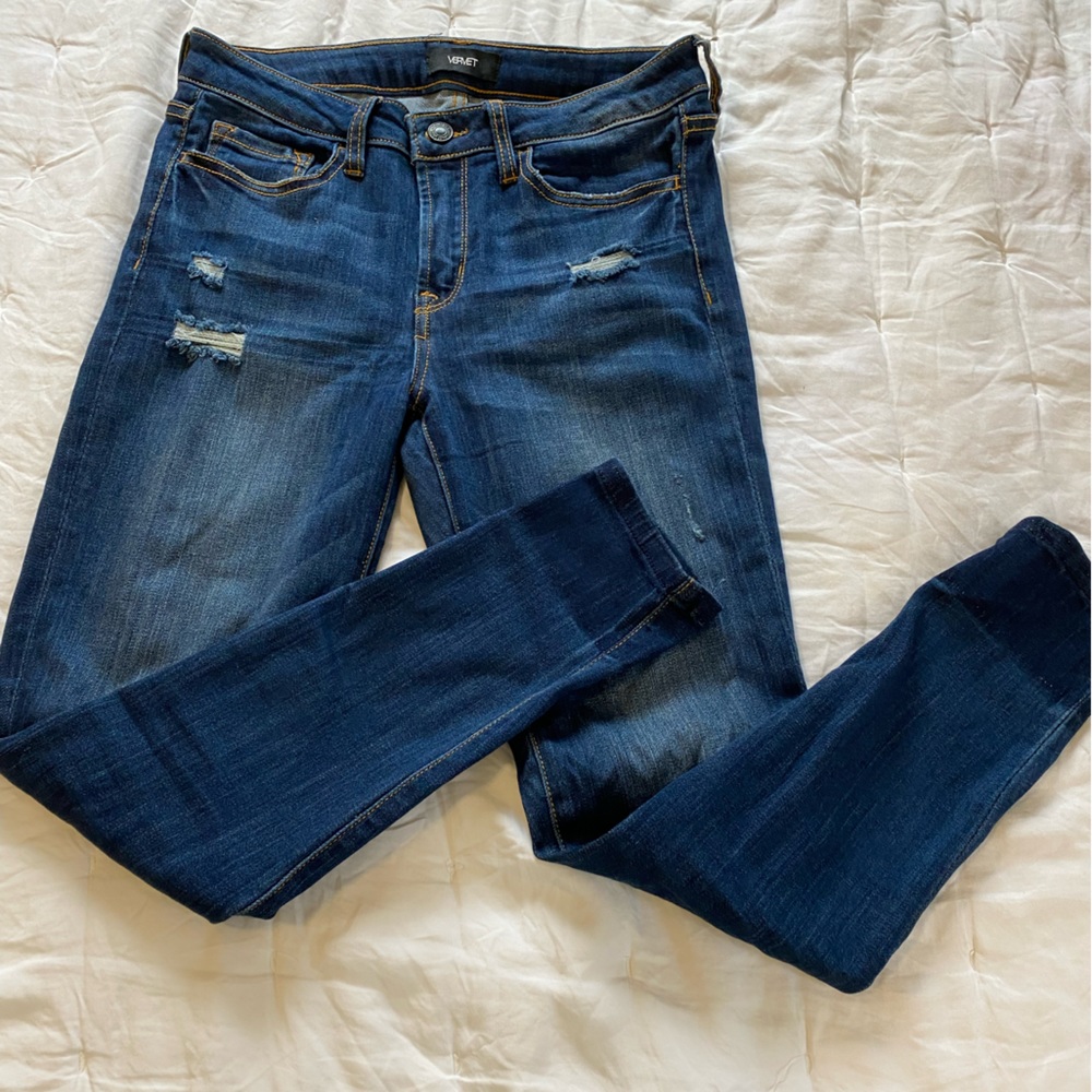 Vervet skinny ankle fit jeans. Size 27. More of a mid/high rise. Great details